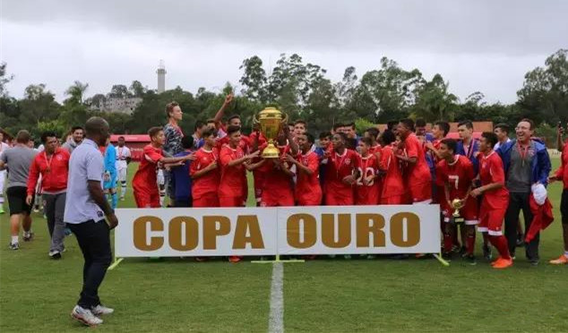 巴西体育中心鲁能U15成功卫冕“黄金杯”