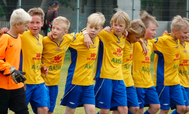 厄勒布鲁：青少年足球是我们的未来！