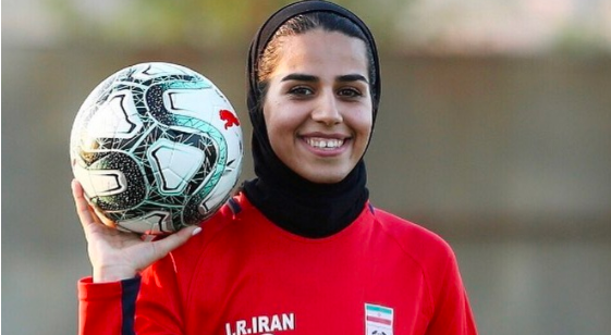 对话集训中的伊朗国家队女子足球运动员