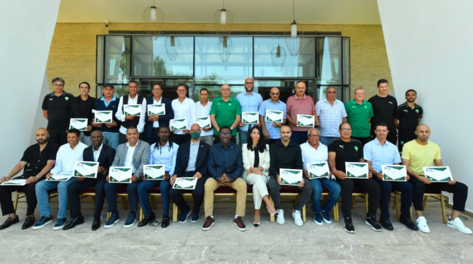 摩洛哥足协与非洲足联共同颁发教练员证书
