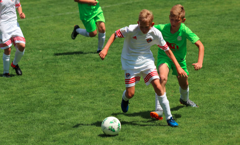基金会为志于足球发展的青少年提供帮助