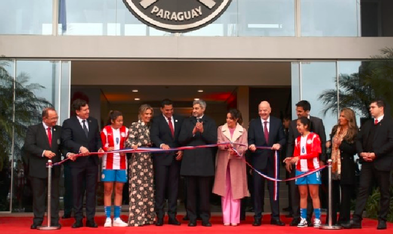 这是一个巴拉圭女子足球的重要日子