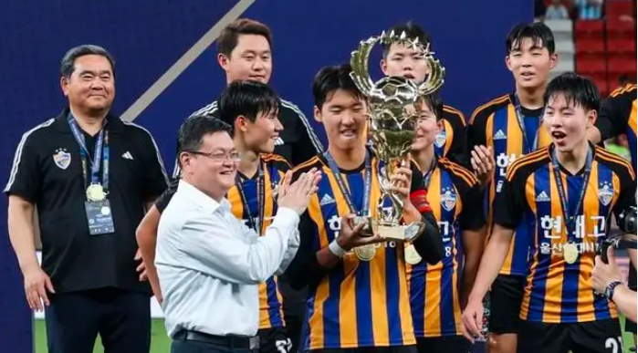 足球少年满载而归 2023上海明日之星冠军杯完美闭幕