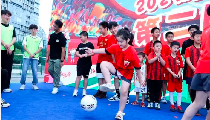 第28届“延锋杯”上海市职工五人制足球赛开幕