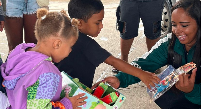 富明尼斯为CDD社区儿童节晚会捐赠益智玩具