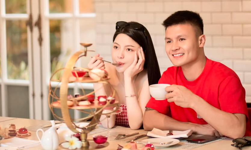 国家队球员阮光海与妻子朱清玄在婚礼后一起度蜜月